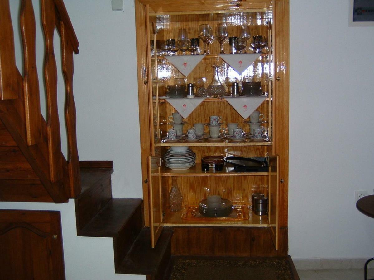 Yiayia'S Home Chalki Town Ngoại thất bức ảnh
